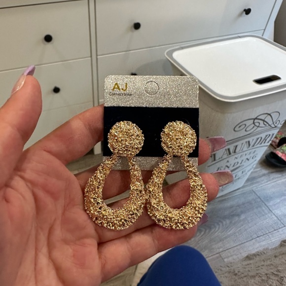 Gold earrings - Picture 1 of 1